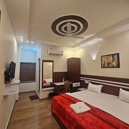 Отель Mist Residency Kattappana Экстерьер фото