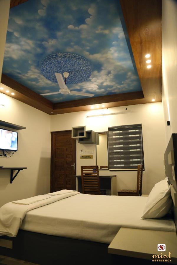 Отель Mist Residency Kattappana Экстерьер фото