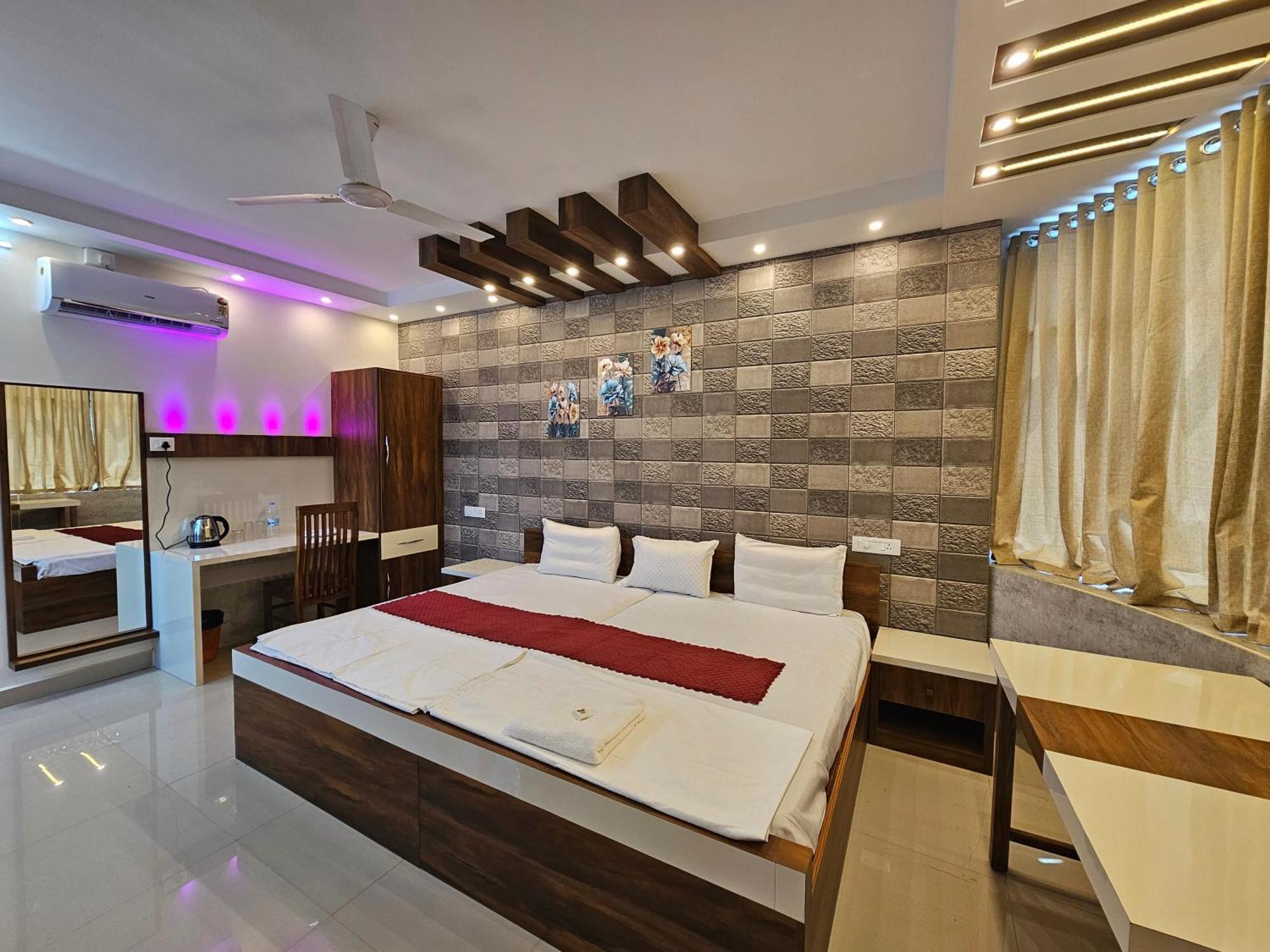 Отель Mist Residency Kattappana Экстерьер фото