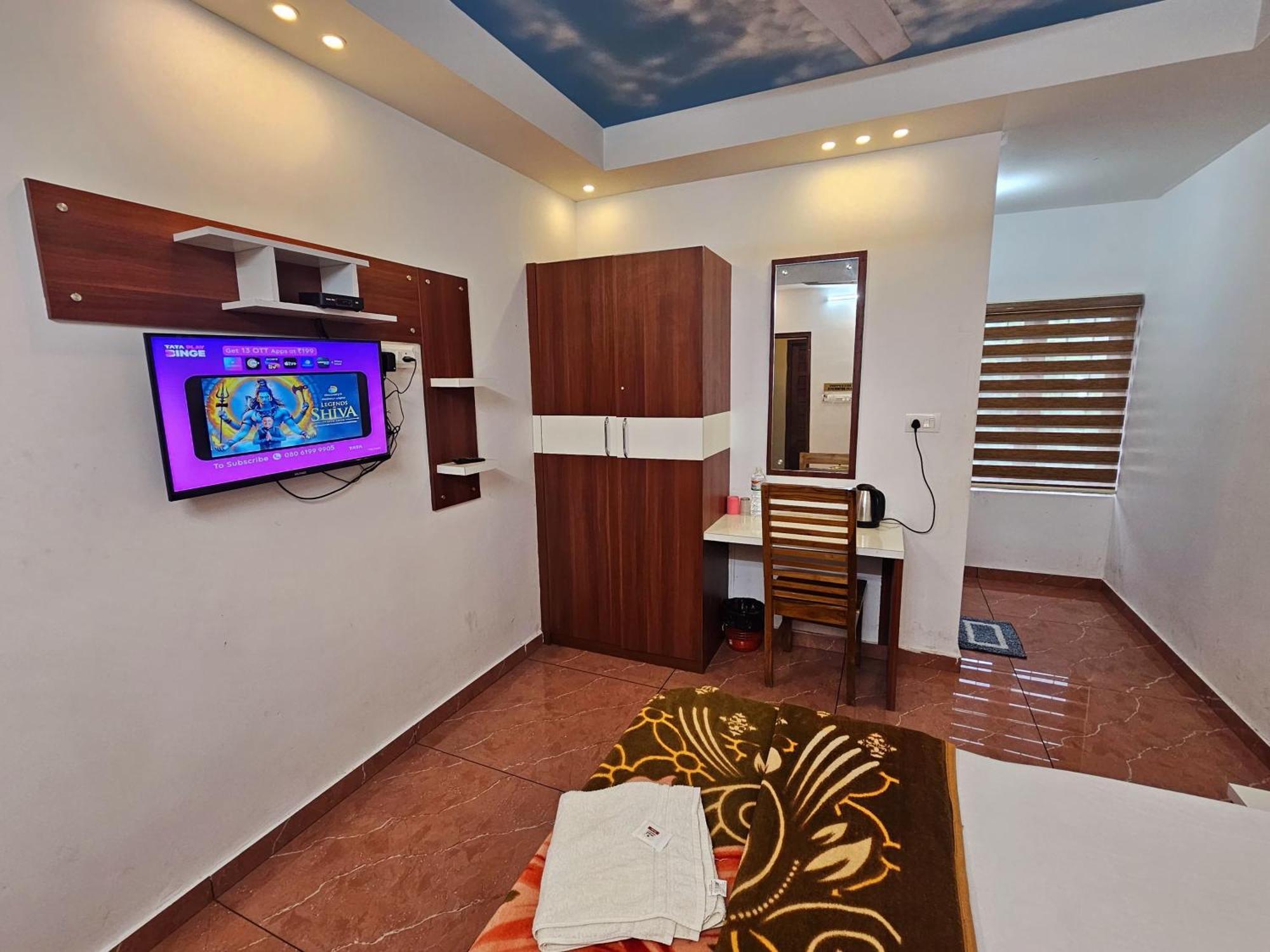 Отель Mist Residency Kattappana Экстерьер фото